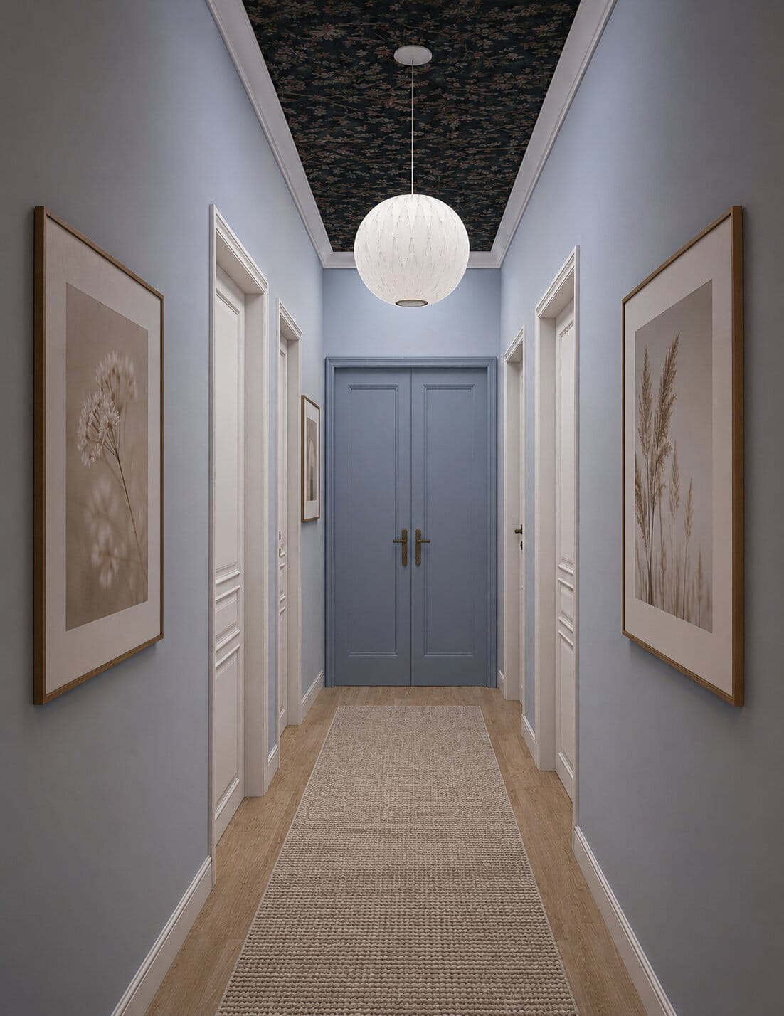 Hoher, langer Altbau-Flur in hellblau mit Tapetendecke in dunkelblau