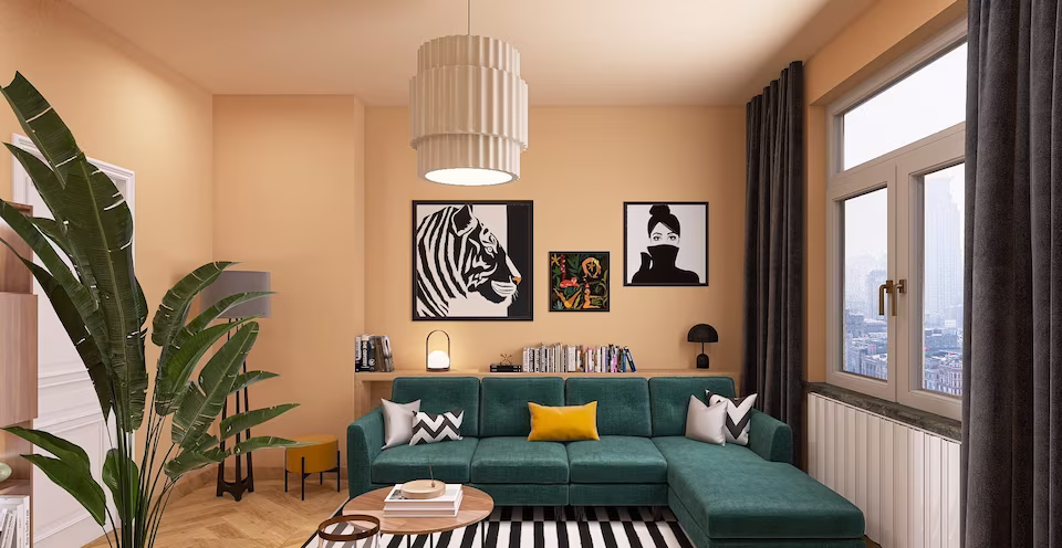 Gemütliches Altbau-Wohnzimmer mit grünem Sofa und Wänden in Apricot